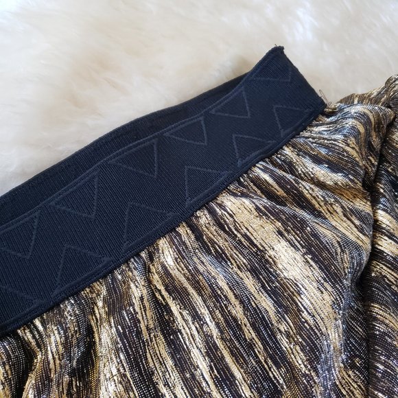 LuLaRoe Shimmery Gold Skirt - Size S - Metallic with Stretch - Picture 5 of 9